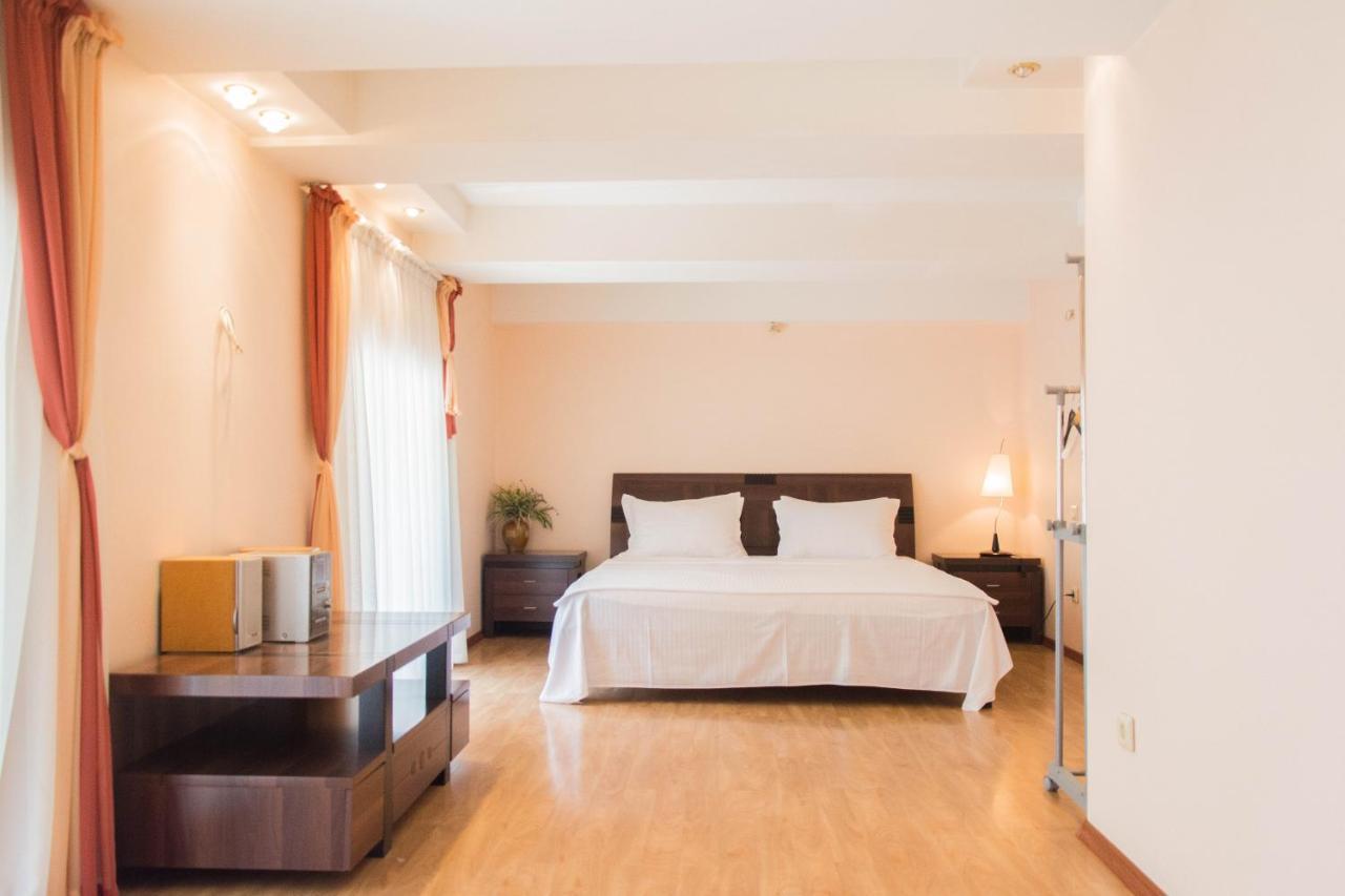 Apartment For Rent On Deribasovskaya Street オデッサ エクステリア 写真