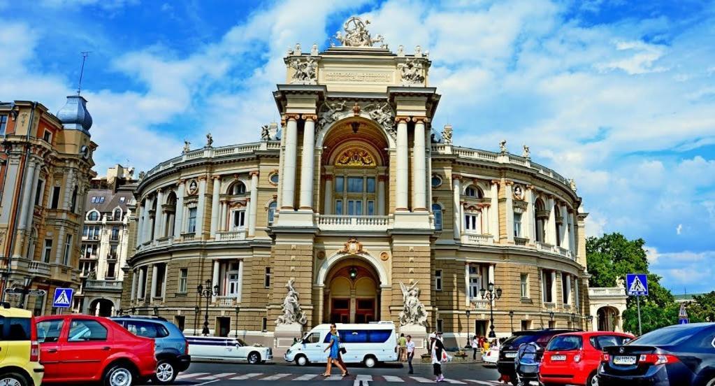 Apartment For Rent On Deribasovskaya Street オデッサ エクステリア 写真