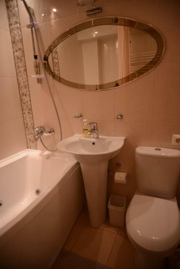 Apartment For Rent On Deribasovskaya Street オデッサ エクステリア 写真